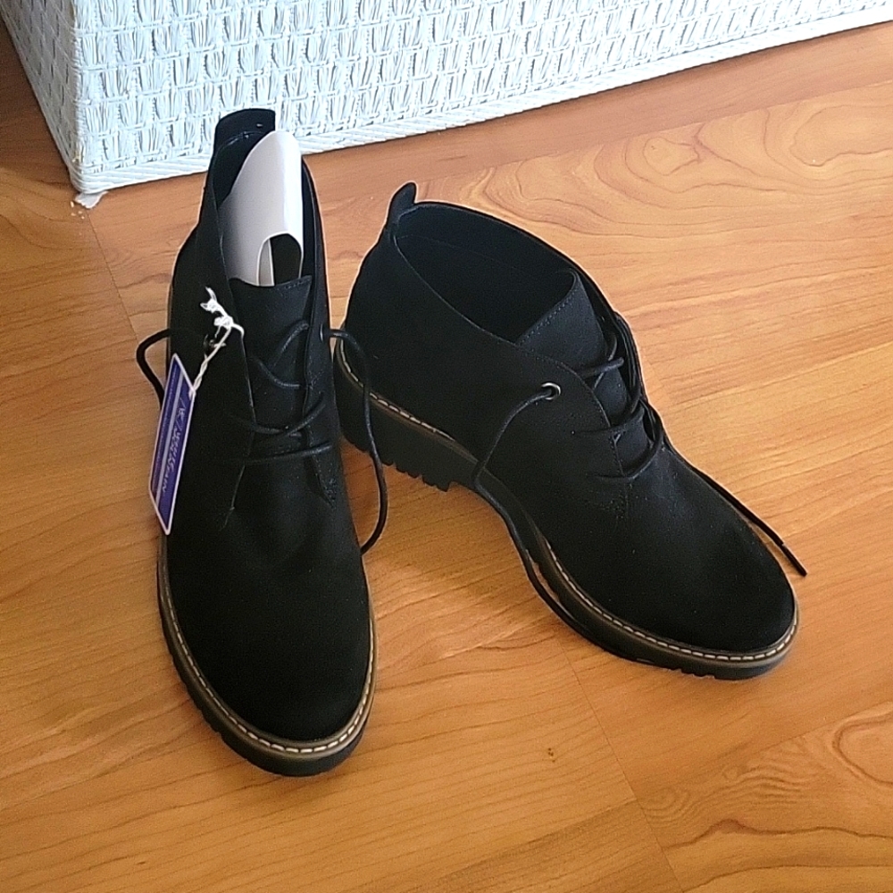 White Mountain Daniella Boots- black; Size 9